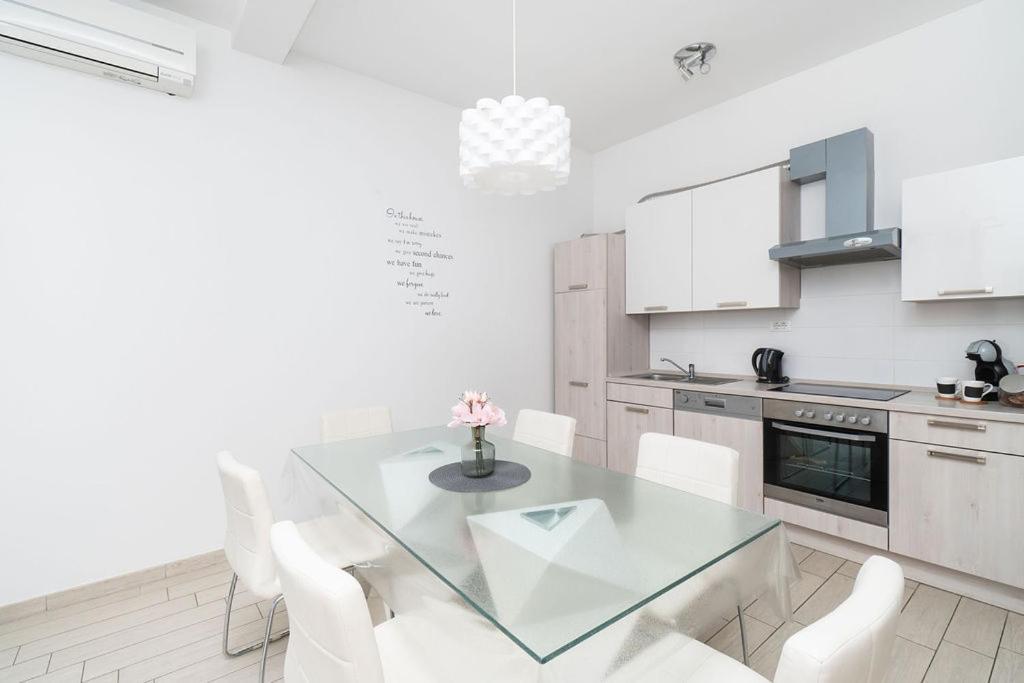 Apartments Grubisic - Sibenik - Parking Included 객실 사진